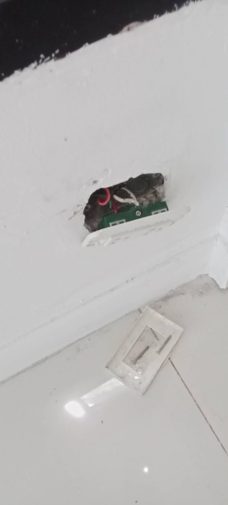 งานติดตั้งปลั๊กไฟ