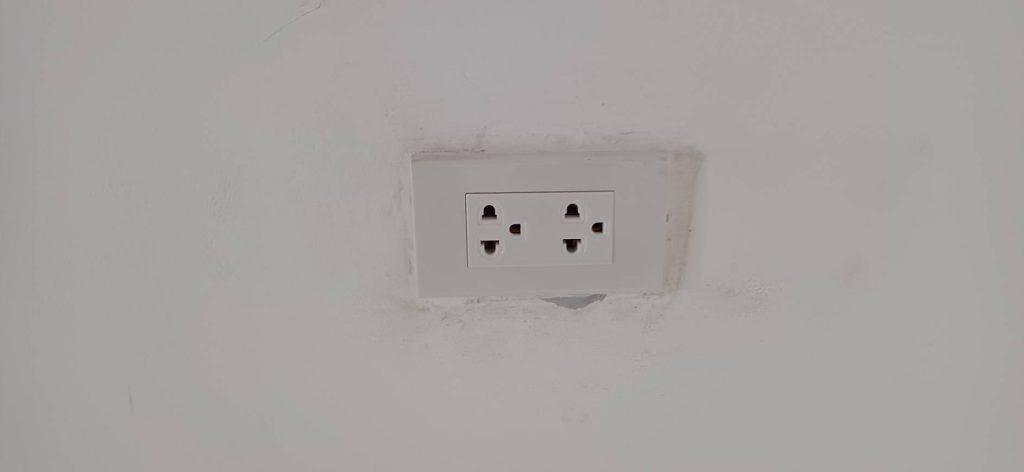 งานติดตั้งปลั๊กไฟ