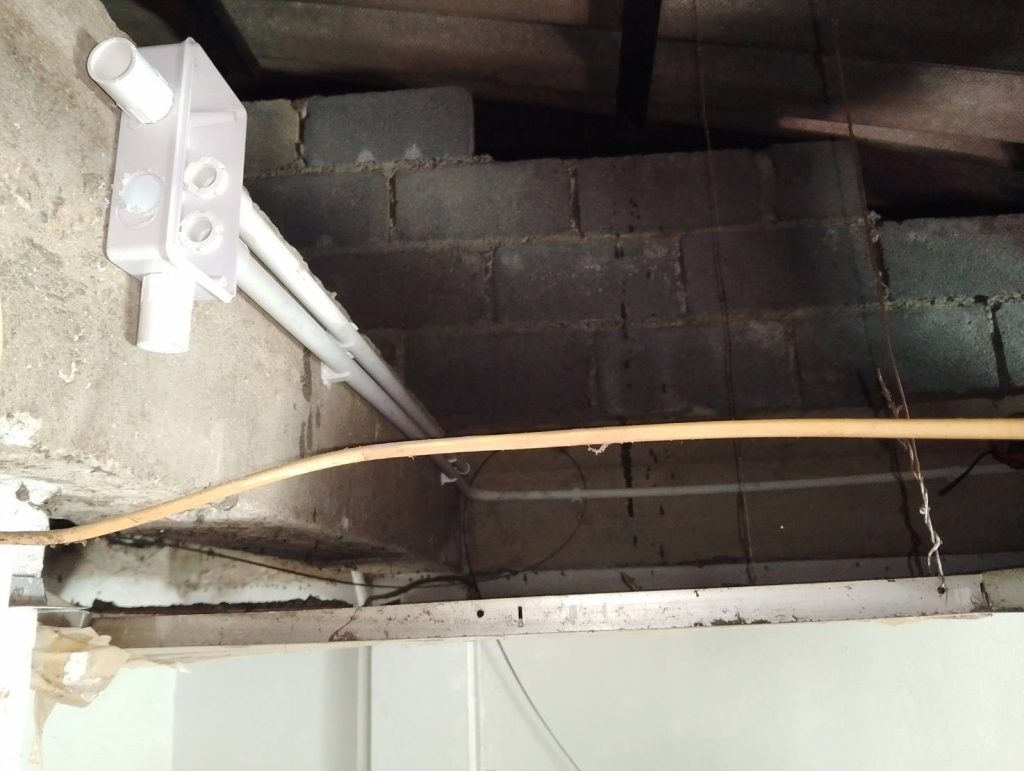 เดินท่อร้อยสายไฟ