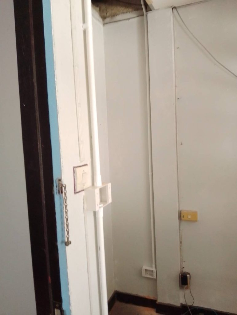 เดินท่อร้อยสายไฟติดตั้งปลั๊ก