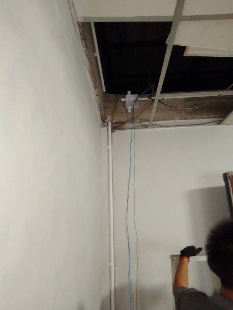 เดินท่อร้อยสายไฟติดตั้งปลั๊ก