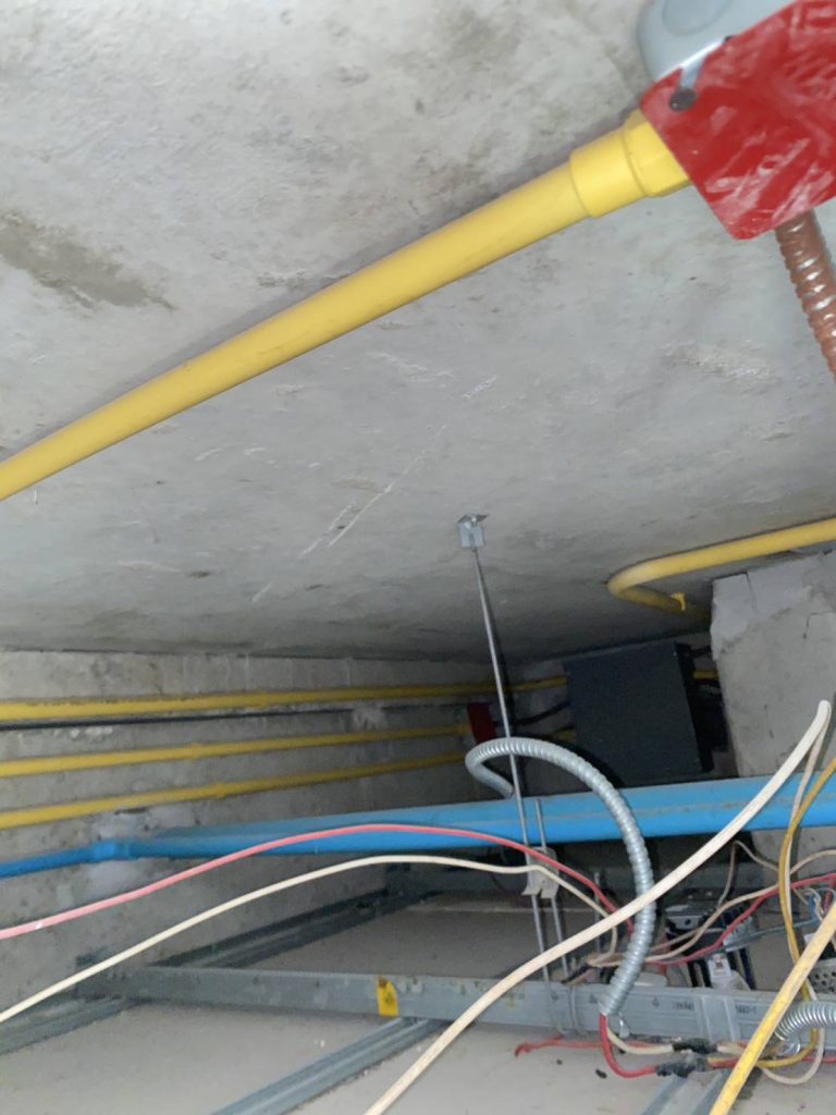 แนวท่อสายไฟบนฝ้า