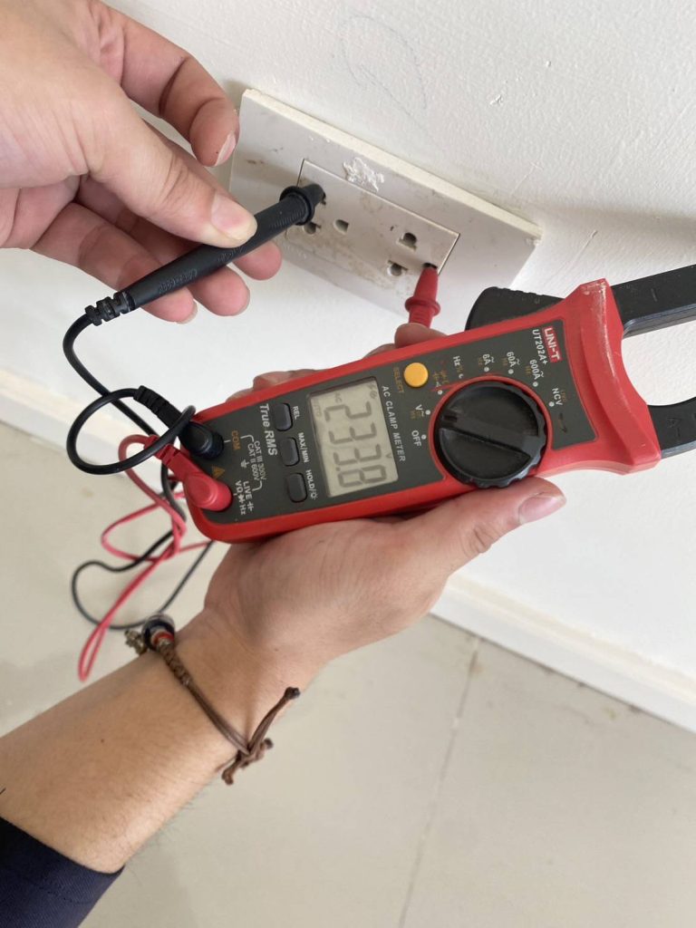 เช็กปลั๊กไฟ