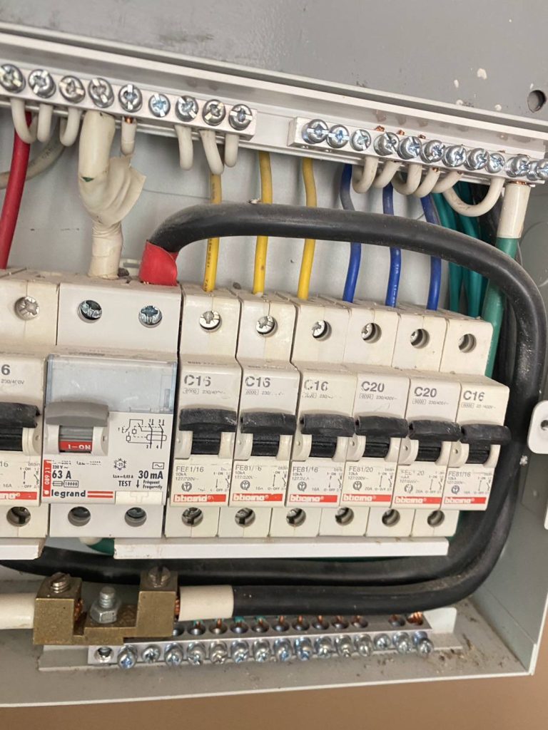 เบรกเกอร์ในตู้คอนซูมเมอร์