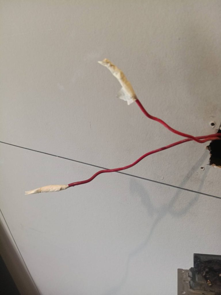 รื้อสวิตช์เช็กสายไฟ