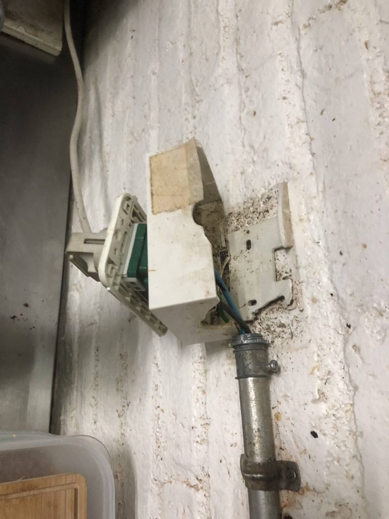 รื้อปลั๊กหาจุดช็อต