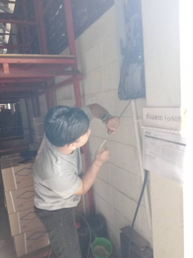 ซ่อมไฟหน้าตู้