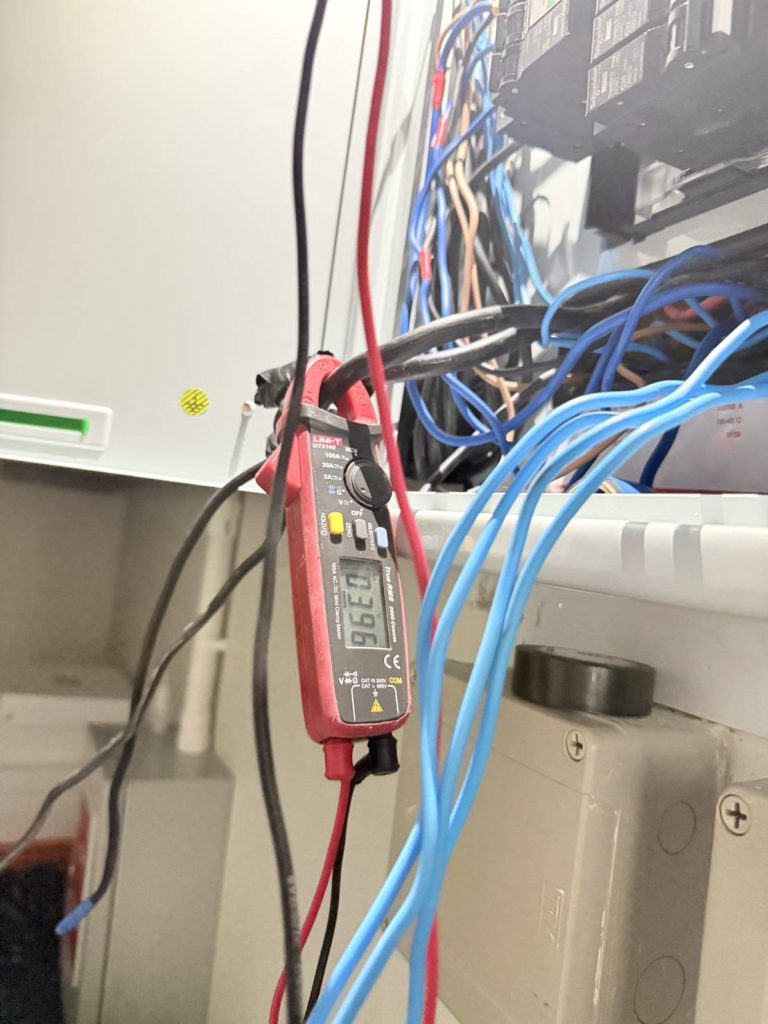 วัดไฟตู้โหลดเซ็นเตอร์