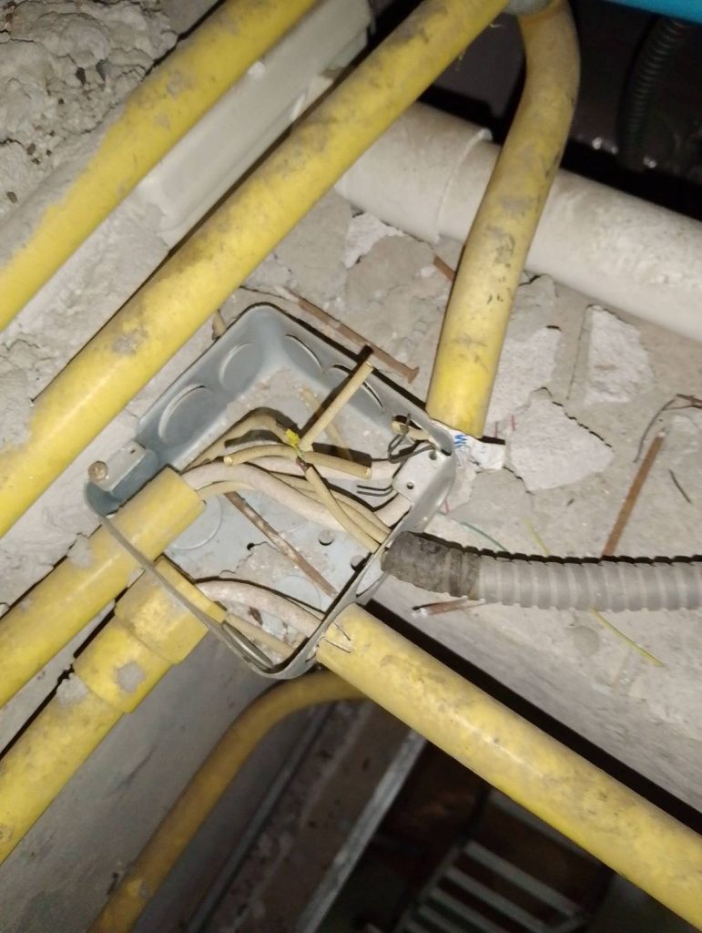 เดินสายไฟ