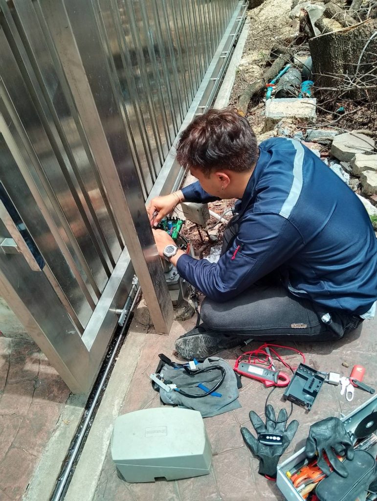 ติดตั้งมอเตอร์ประตูรีโมท