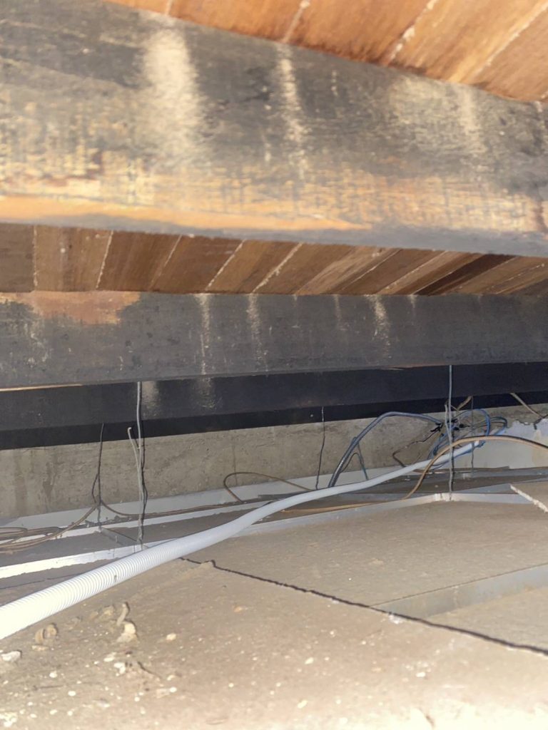 แนวท่อสายไฟบนฝ้า