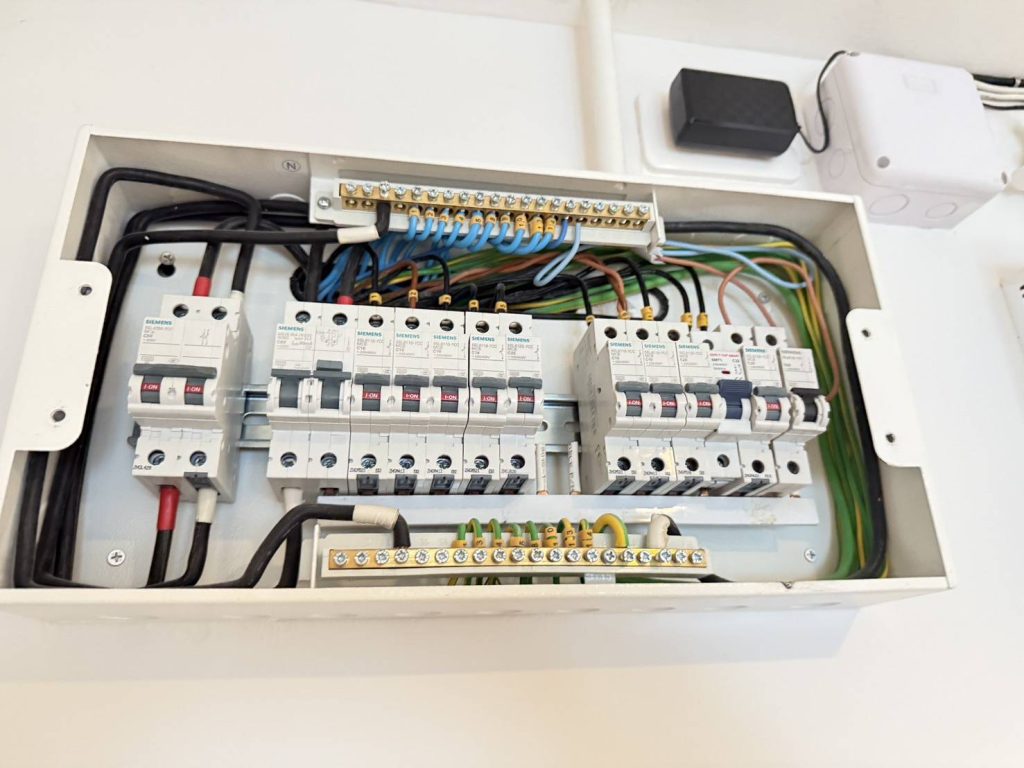 ตู้คอนซูมเมอร์ยูนิต