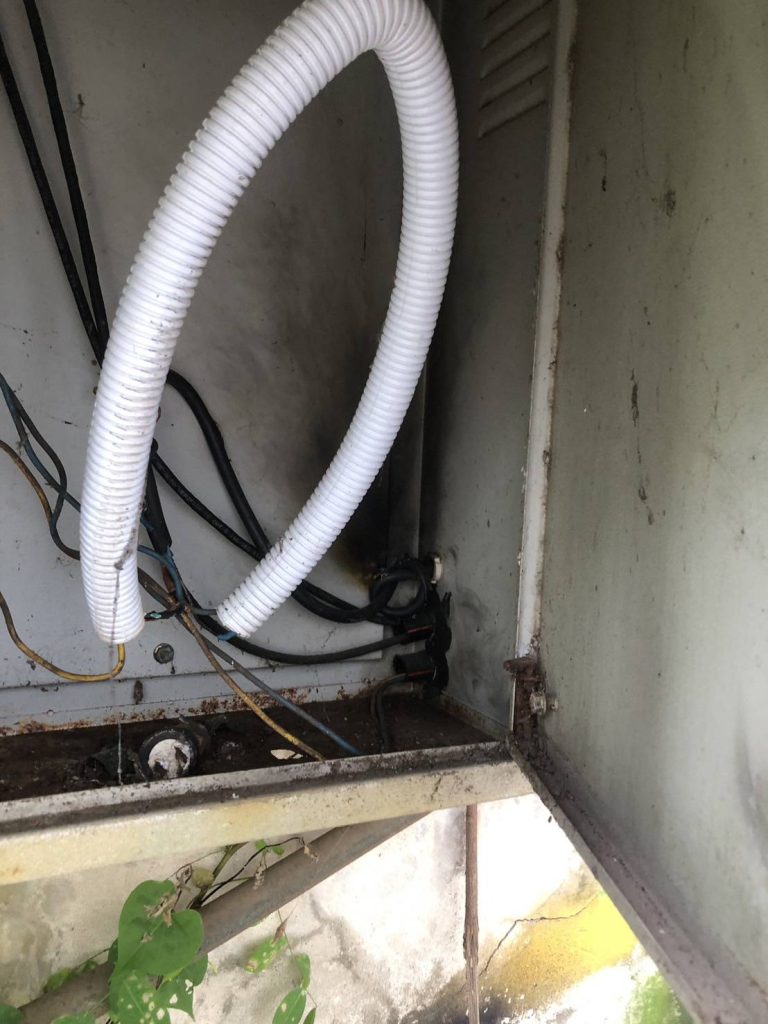 ตู้ไฟมีรอยไหม้