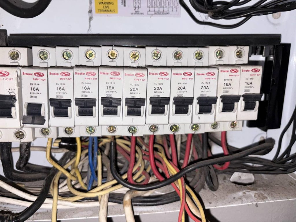 เบรกเกอร์ลูกย่อย