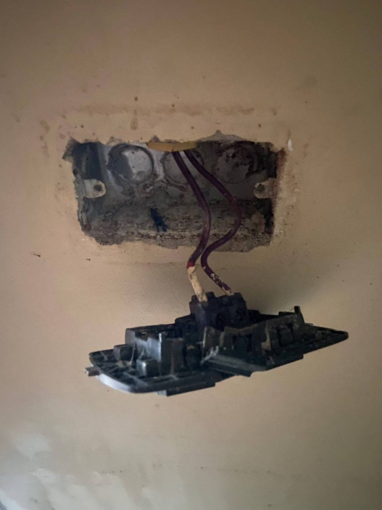 เปลี่ยนสวิตซ์ไฟใหม่