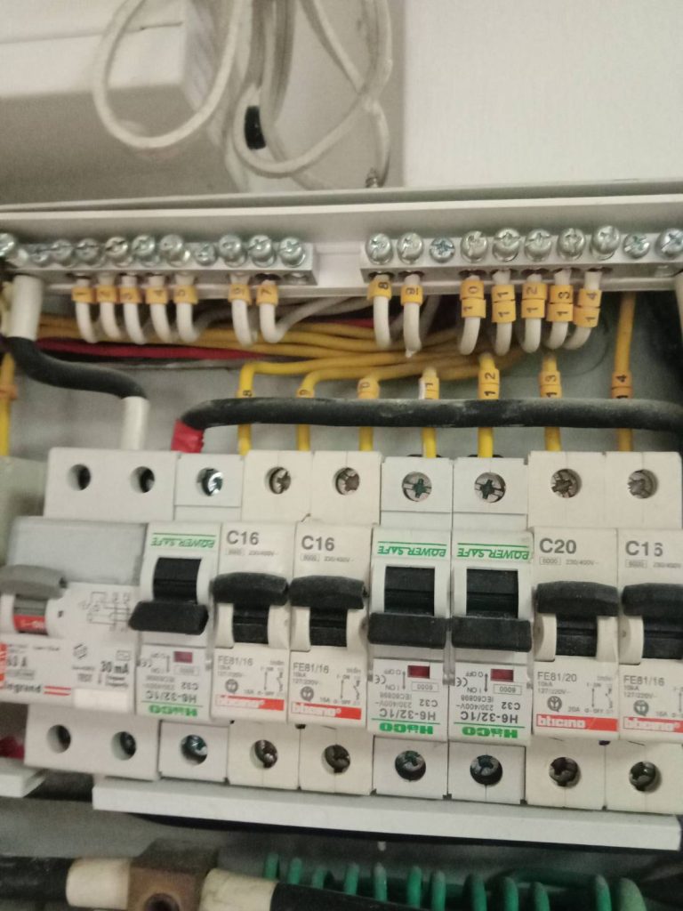 ติดตั้งตู้คอนซูมเมอร์ยูนิต