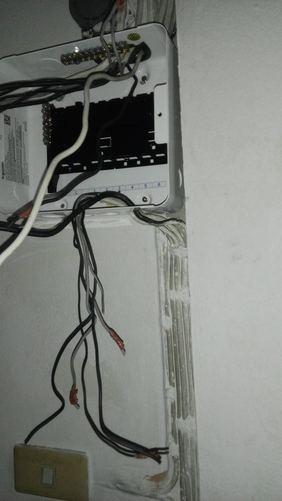 ตู้ไฟรอติดตั้งเบรกเกอร์