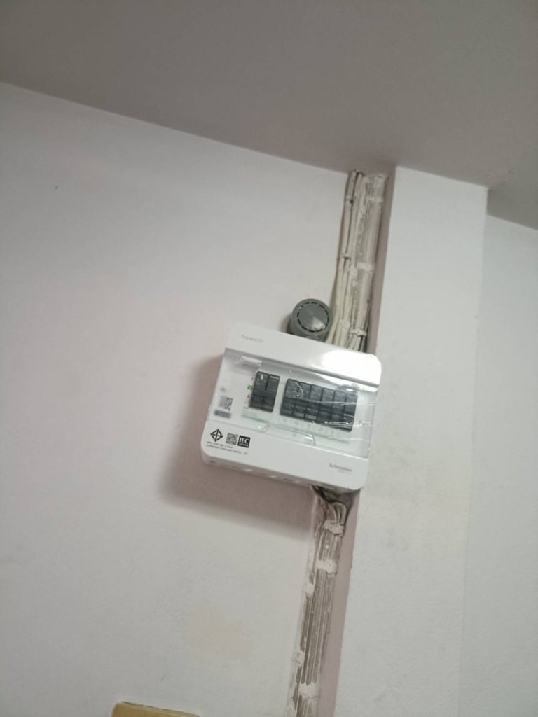 เบรกเกอร์