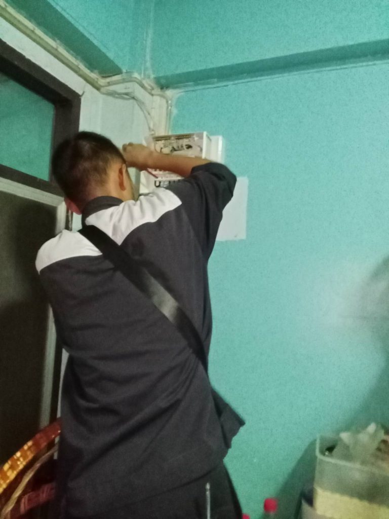 ซ่อมไฟหน้าตู้