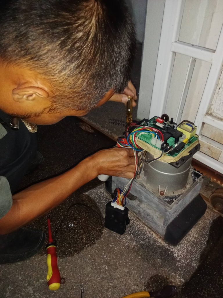 ซ่อมมอเตอร์ประตูรีโมท