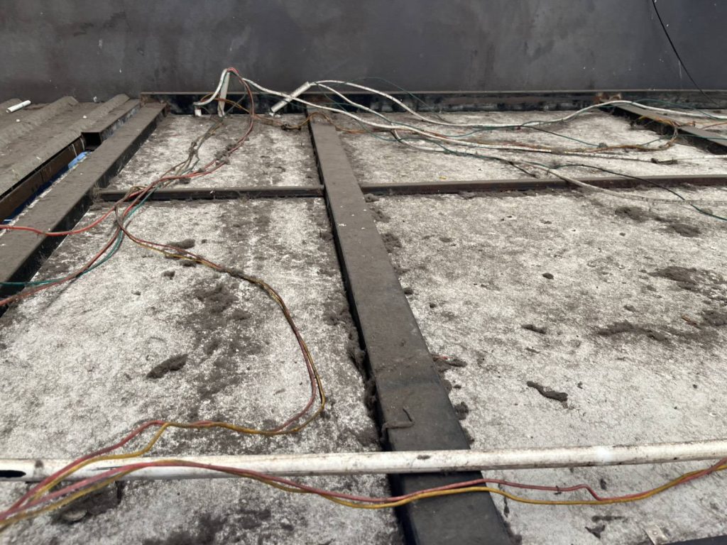 แนวสายไฟใต้ฝ้า