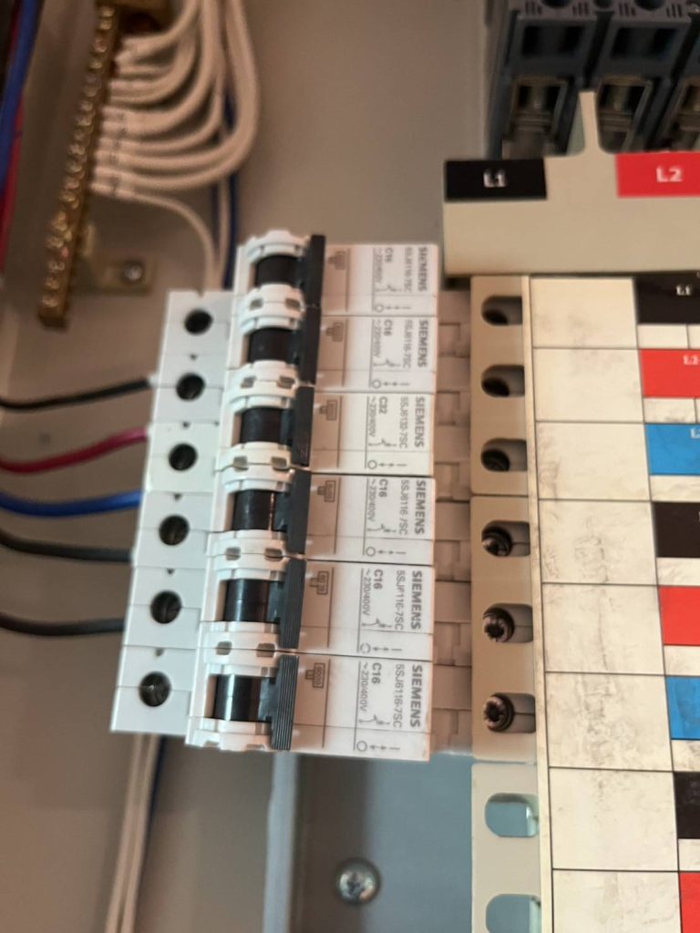 เซอร์กิตเบรกเกอร์