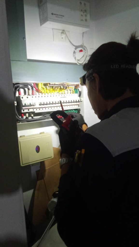 ซ่อมตู้คอนซูมเมอร์ที่มีรอยช็อตไหม้