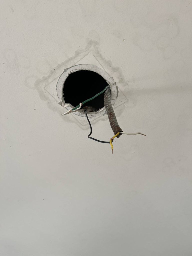 ซ่อมสายไฟดาวน์ไลท์