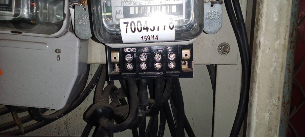 จุดต่อสายไฟของมิเตอร์ไฟฟ้า
