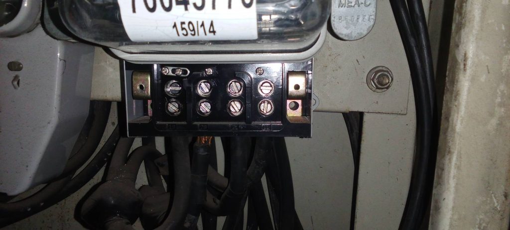 จุดต่อสายไฟของมิเตอร์ไฟฟ้า