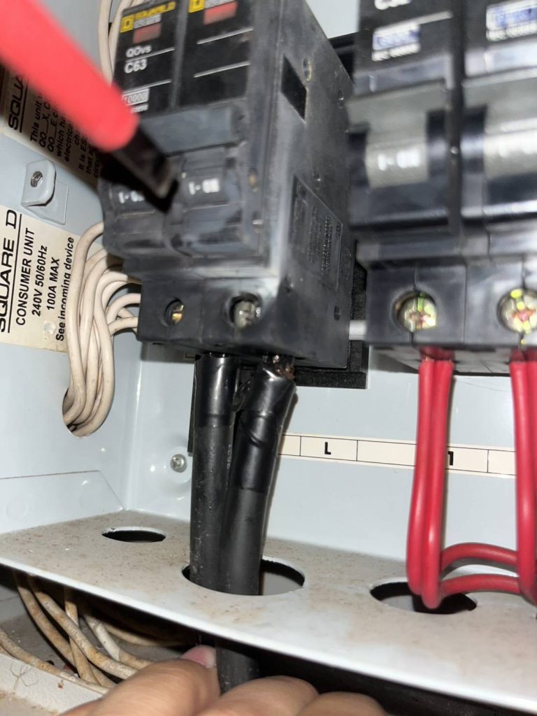 ตรวจสอบการจ่ายไฟของเบรกเกอร์ (Circuit Breaker)