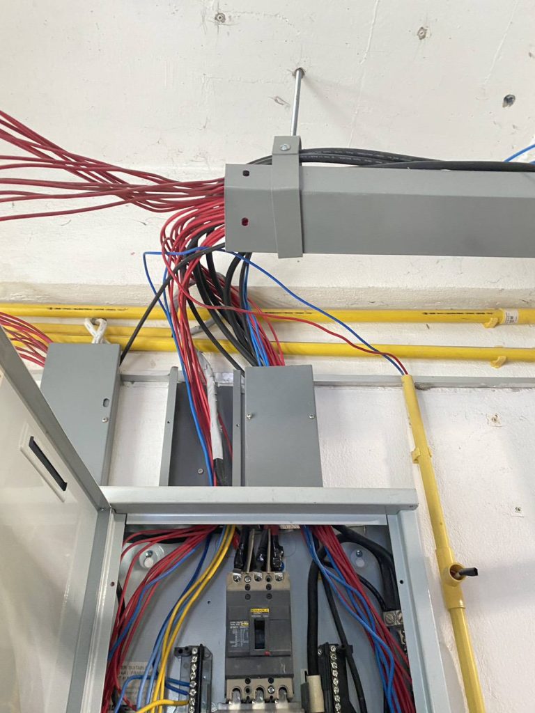 สายไฟเข้าตู้โหลด