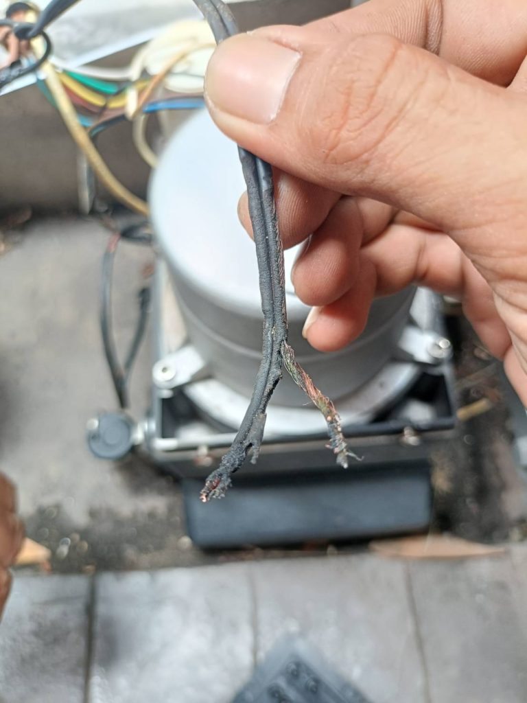 สายไฟมอเตอร์ประตูชำรุด