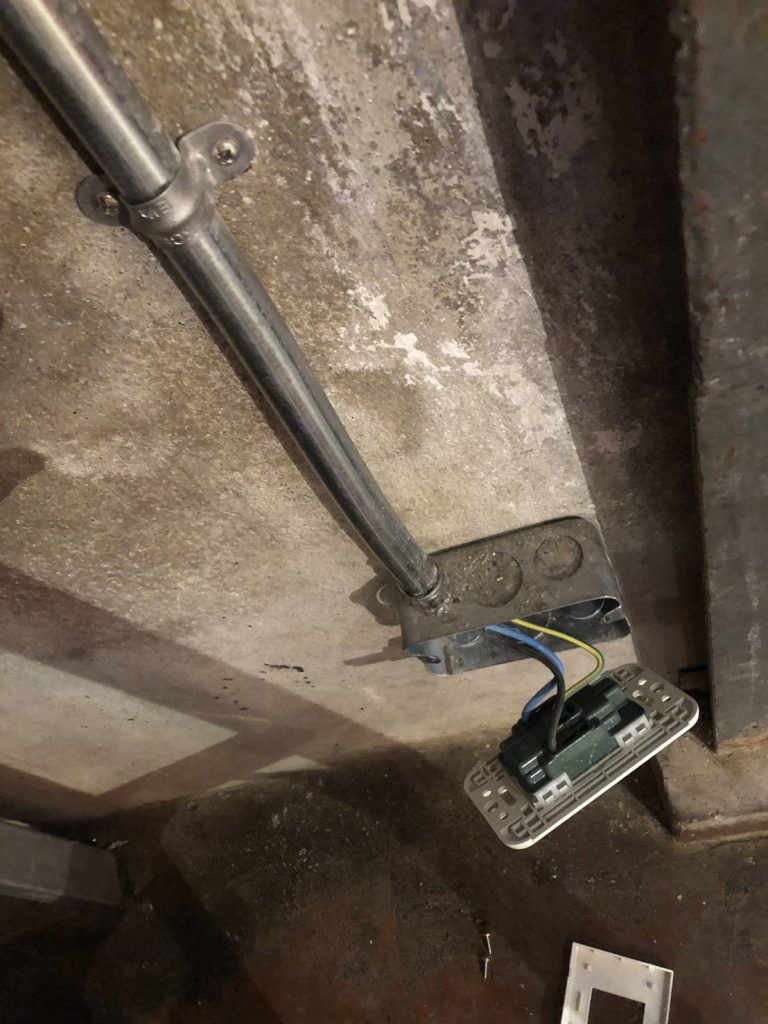 รื้อปลั๊กเช็กสายไฟ