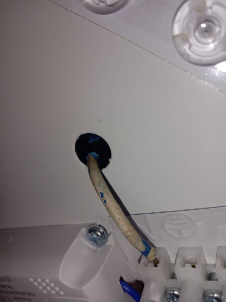 สายไฟต่อเข้าดาวน์ไลท์