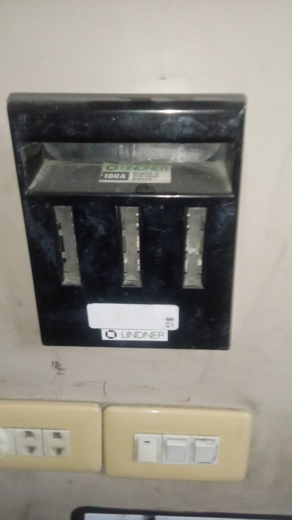 ฟิวส์ชนิด Knife Switch