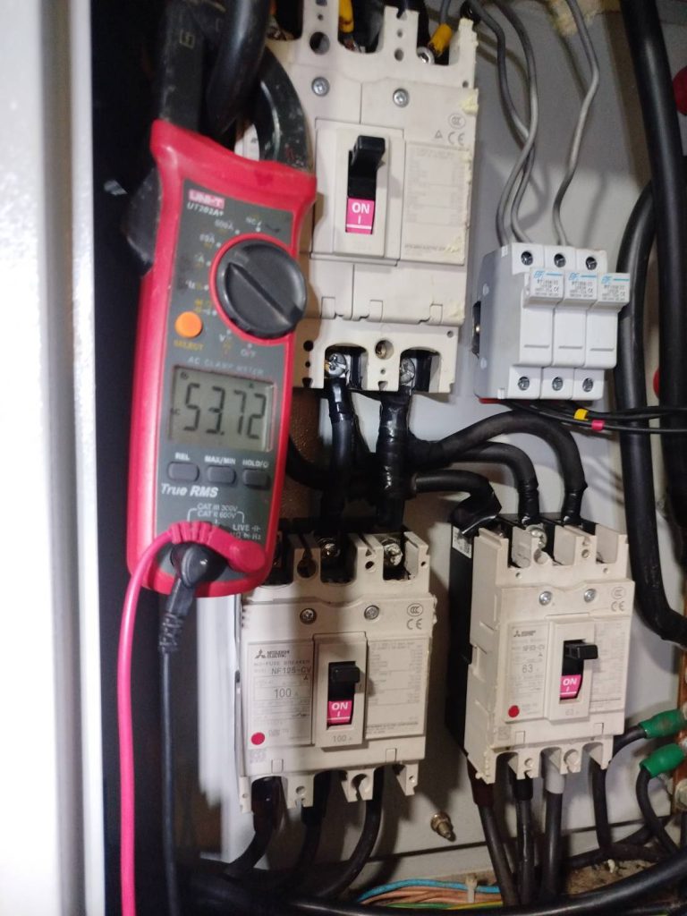 เมนเบรกเกอร์