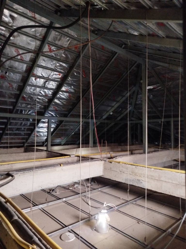 แนวท่อสายไฟบนฝ้า