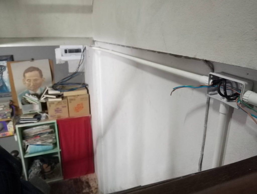 งานเดินท่อร้อยสายติดตั้งปลั๊กไฟ