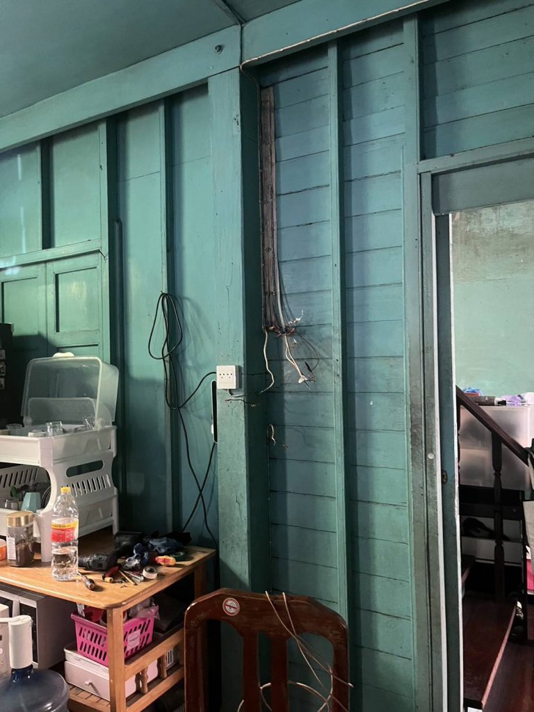 สายไฟรอติดตั้งใส่ตู้คอนซูมเมอร์