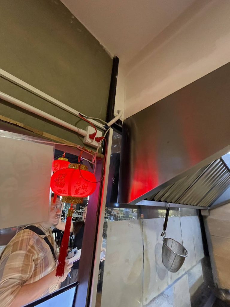 ปลั๊กไฟและแนวท่อสายไฟ