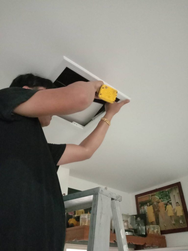 เจาะเปิดฝ้าทำช่องเซอร์วิส