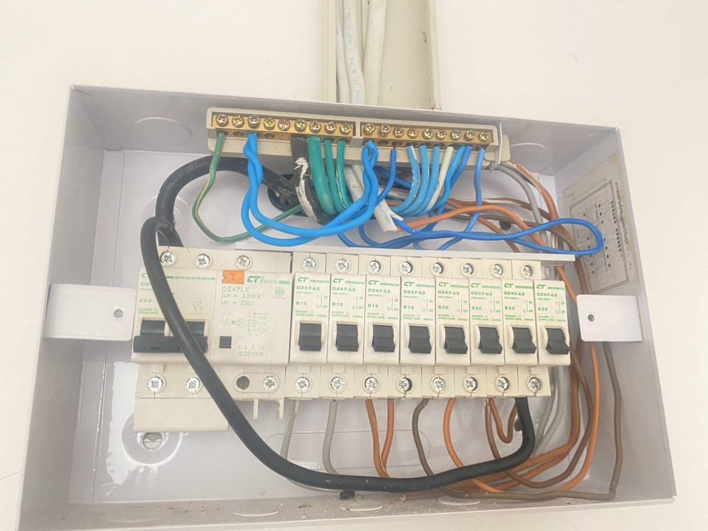 ตู้คอนซูมเมอร์