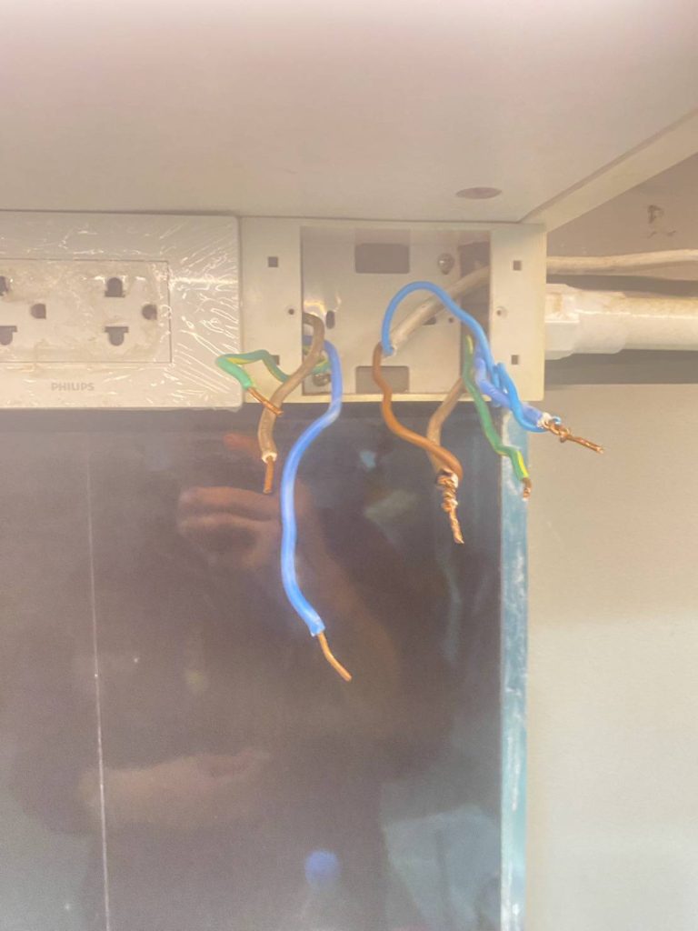 ติดตั้งปลั๊กไฟ