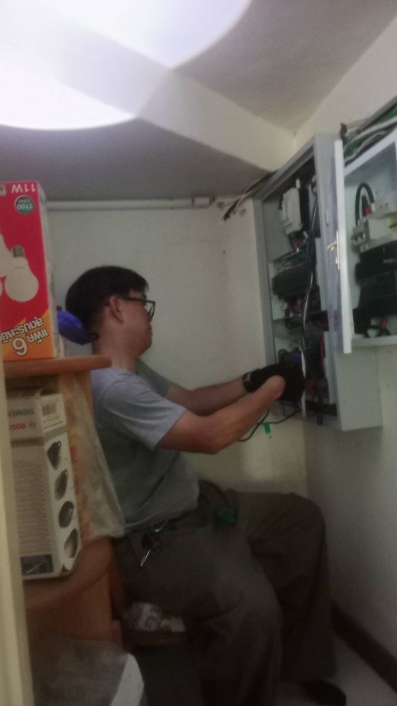 ซ่อมไฟหน้าตู้