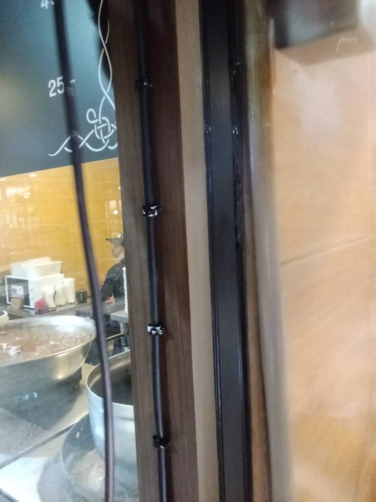 แนวสายไฟแบบตีกิ๊บ