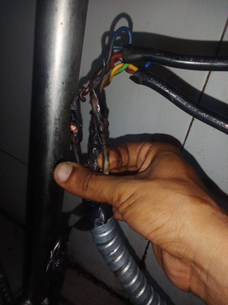 สายไฟช็อตไหม้