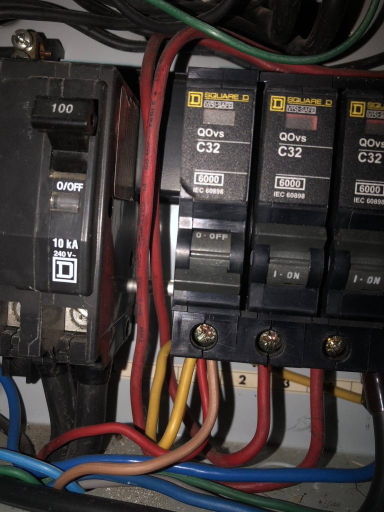 ตู้คอนซูมเมอร์