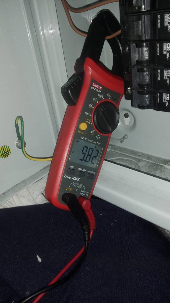 ตรวจวัดการจ่ายไฟในตู้เบรกเกอร์