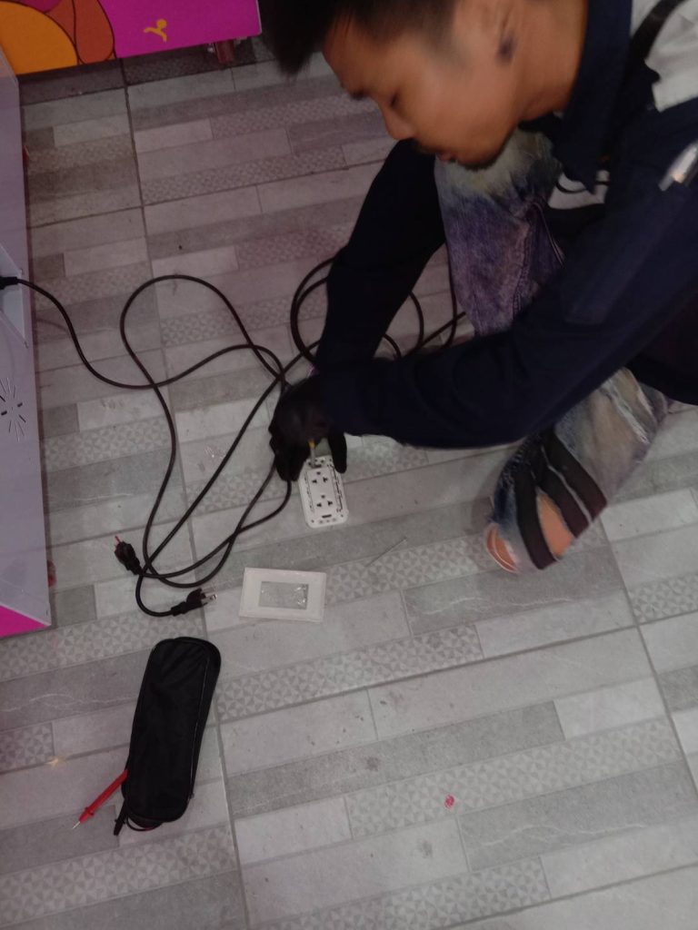 ตรวจเช็กปลั๊กไฟ